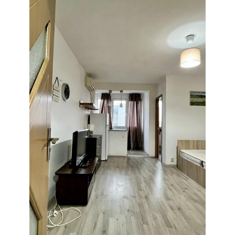 Aparatorii Patriei, garsoniera.